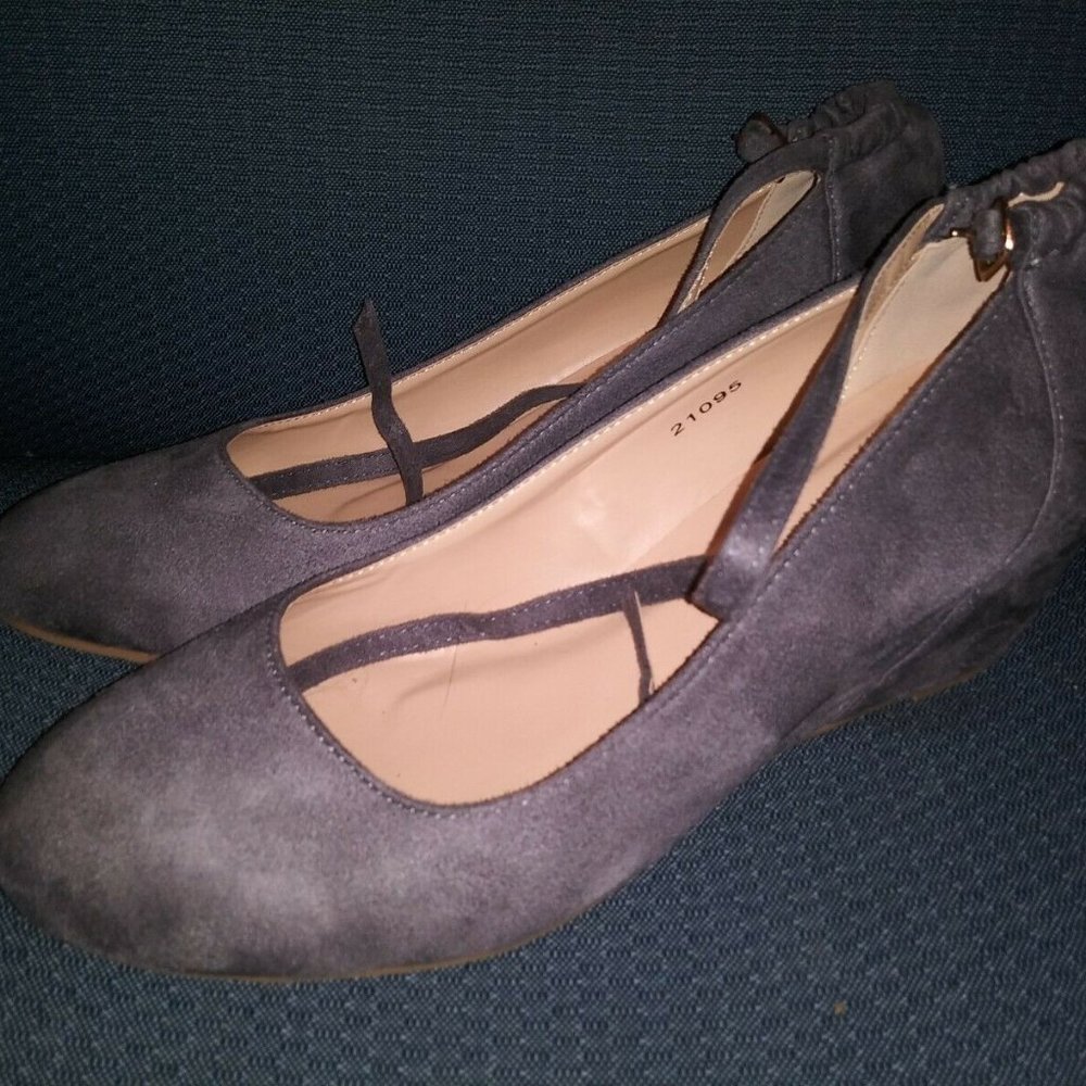 Payless Grey wedge Pumps